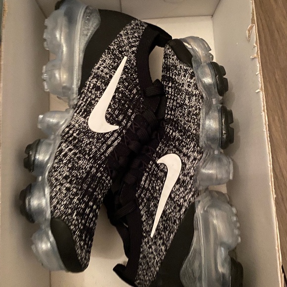 Black/White Vapourmax Flyknit 3 - Picture 1 of 1